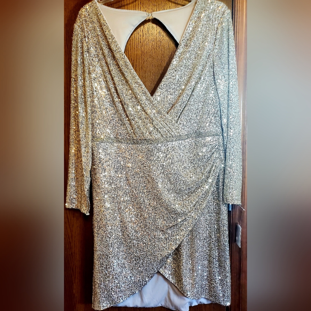 David's Bridal NWT Gold Mock Wrap Sequin Gown w/ Rhinestone Waistline Sz 18